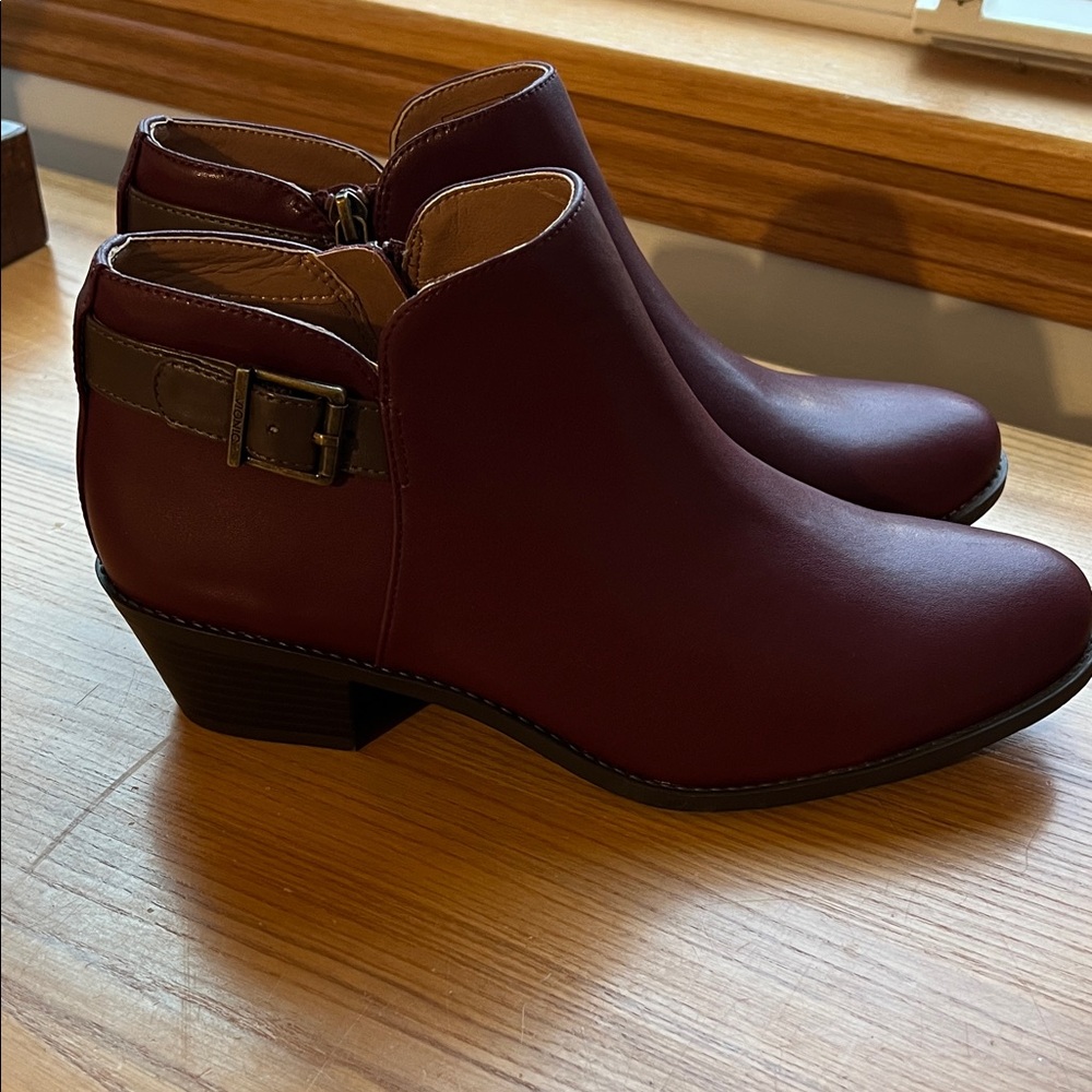 Women's Vionic Burgundy Ankle Boots